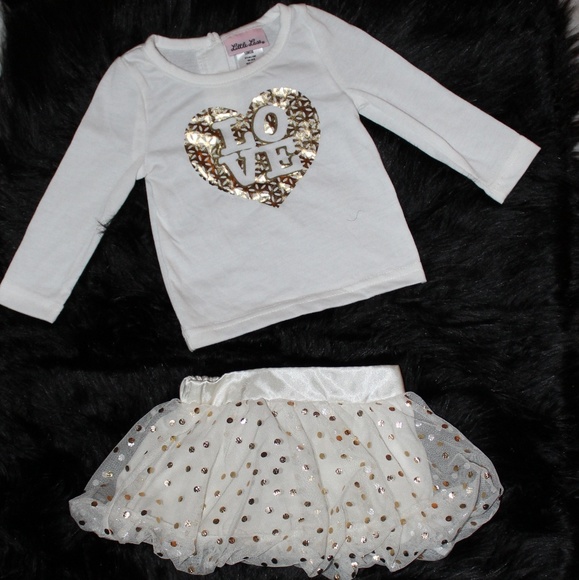 Adorable Gold and White Outfit - Picture 1 of 4